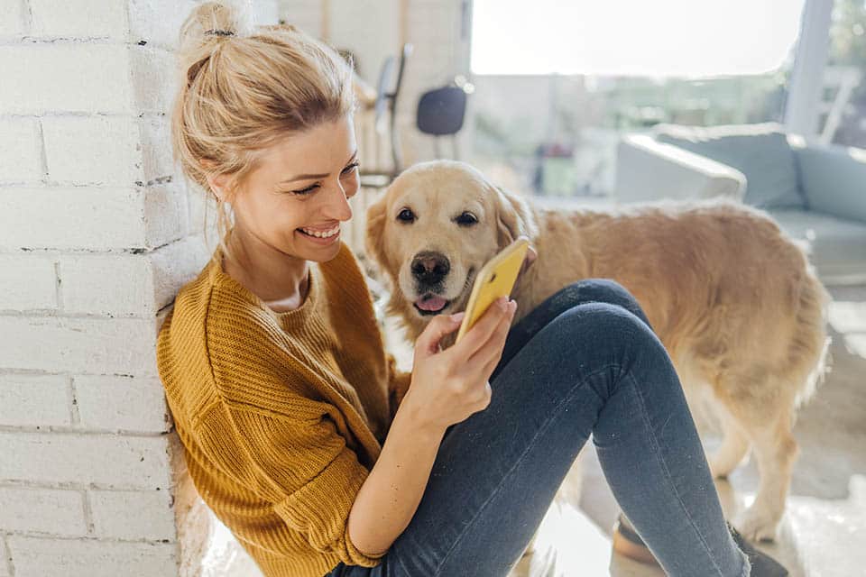 Reading morning news online with a company landingPage Hero 960x640 1